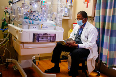 Birmingham Mayor Randall Woodfin helps launch reading program at UAB and Children’s of Alabama 